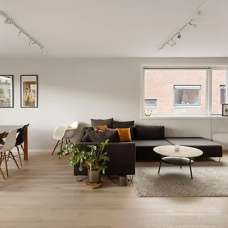 Dinbnb L 15min To C Station L Huge Social Space L Balcony アパート