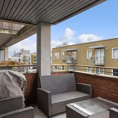 Dinbnb L 15min To C Station L Huge Social Space L Balcony דירה *